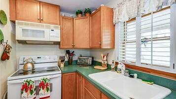 House, 2 Bedrooms | 2 bedrooms, iron/ironing board, free WiFi