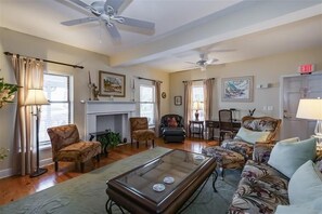 Living room - Anchor Inn - Unit 3 2 Bedroom Apts by Redawning (Boca Grande)