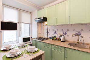 Business Apartment | Private kitchen | Fridge, microwave, stovetop, electric kettle - Lux Apartments MoscowCity (Moscow)