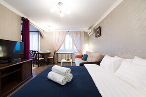 Studio | Desk, free WiFi