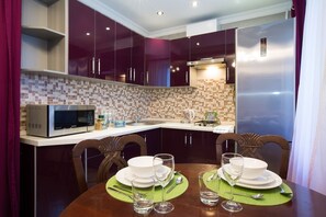 Studio | Private kitchen | Fridge, microwave, stovetop, dishwasher