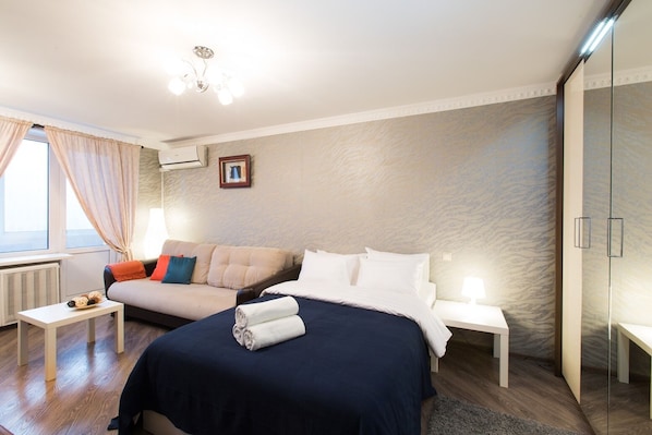 Studio | Desk, free WiFi