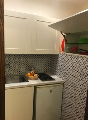 Fridge, stovetop, coffee/tea maker, electric kettle - Neapolitan experience (Napoli)
