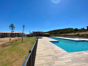Outdoor pool - New 2020 apartment near Saint-Aygulf beaches. Large swimming pool. (Roquebrune-sur-Argens)