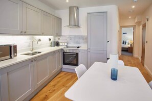Fridge, microwave, oven, stovetop - Host & Stay | The Old Sweet Shop (Whitby)