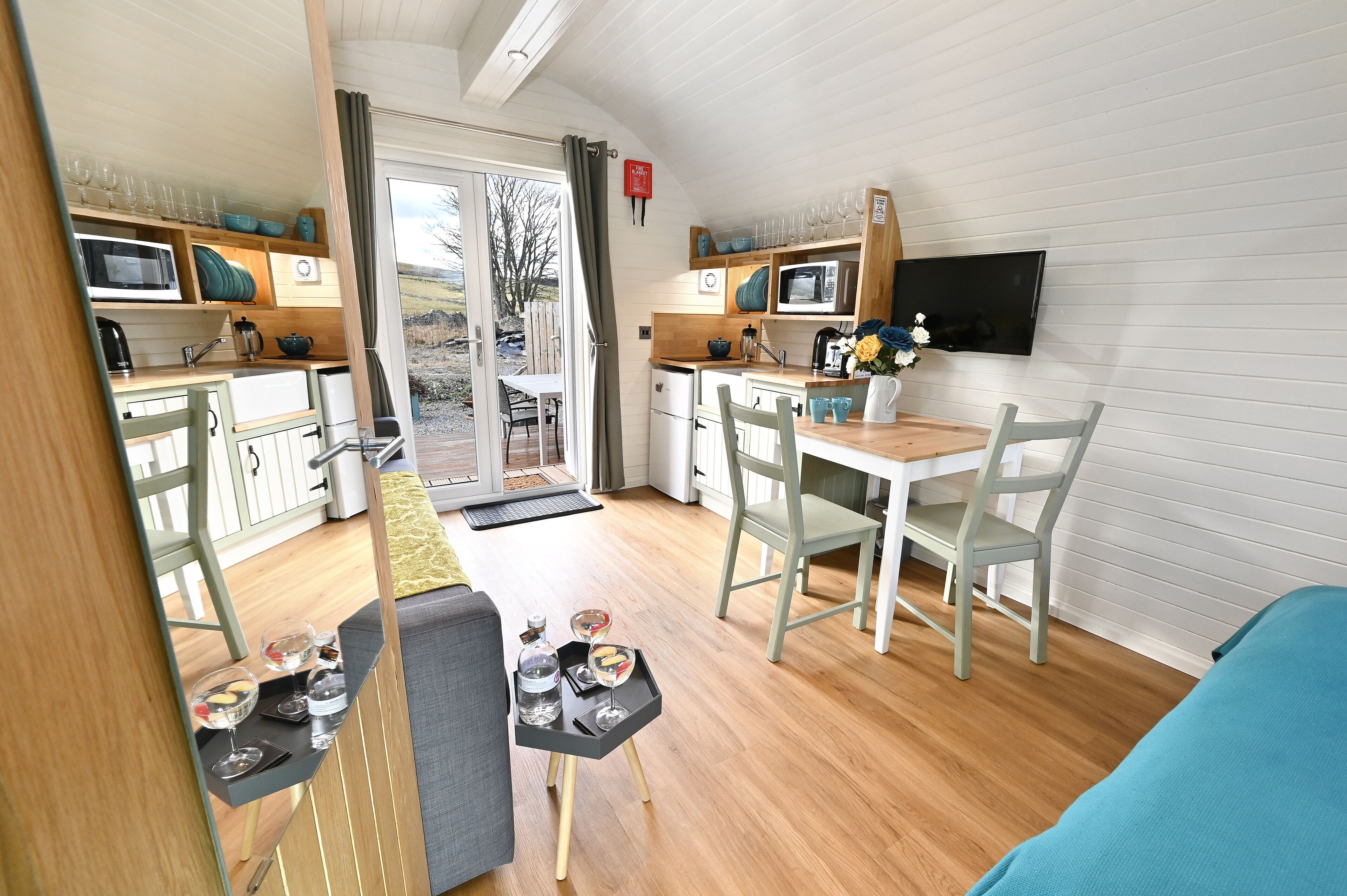 Luxury Cabin | In-room dining