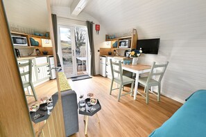 Luxury Cabin | In-room dining