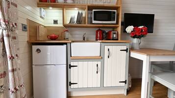 Cabin Cao cấp | Bếp riêng | Tủ lạnh, lò vi sóng, lò nướng, bếp nấu