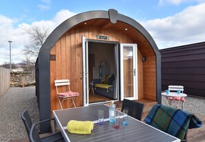 Luxury Cabin | Terrace/patio - Ardgay Glamping Pods (Ardgay)