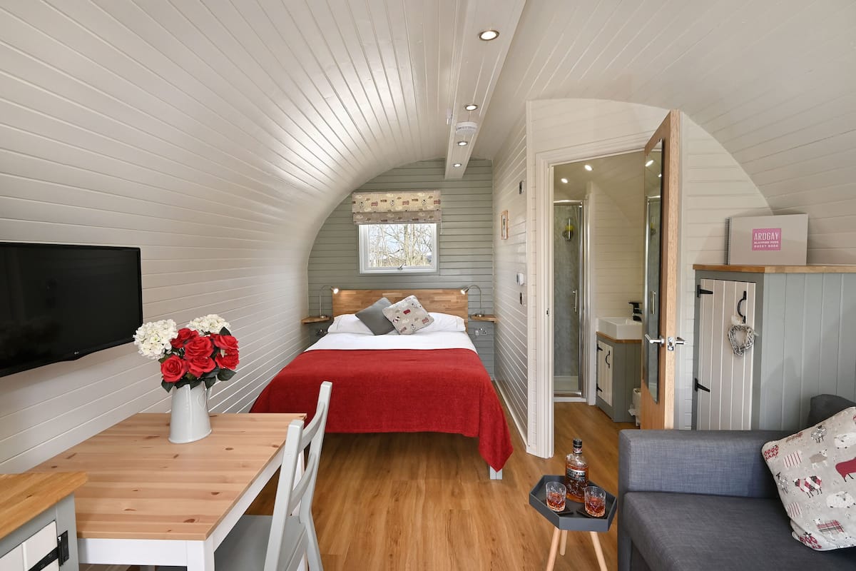 Luxury Cabin | Premium bedding, free WiFi, bed sheets