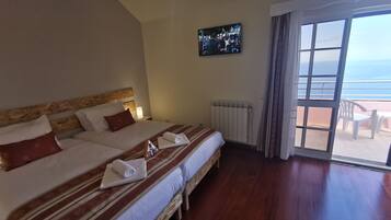 1 bedroom, desk, travel crib, free WiFi