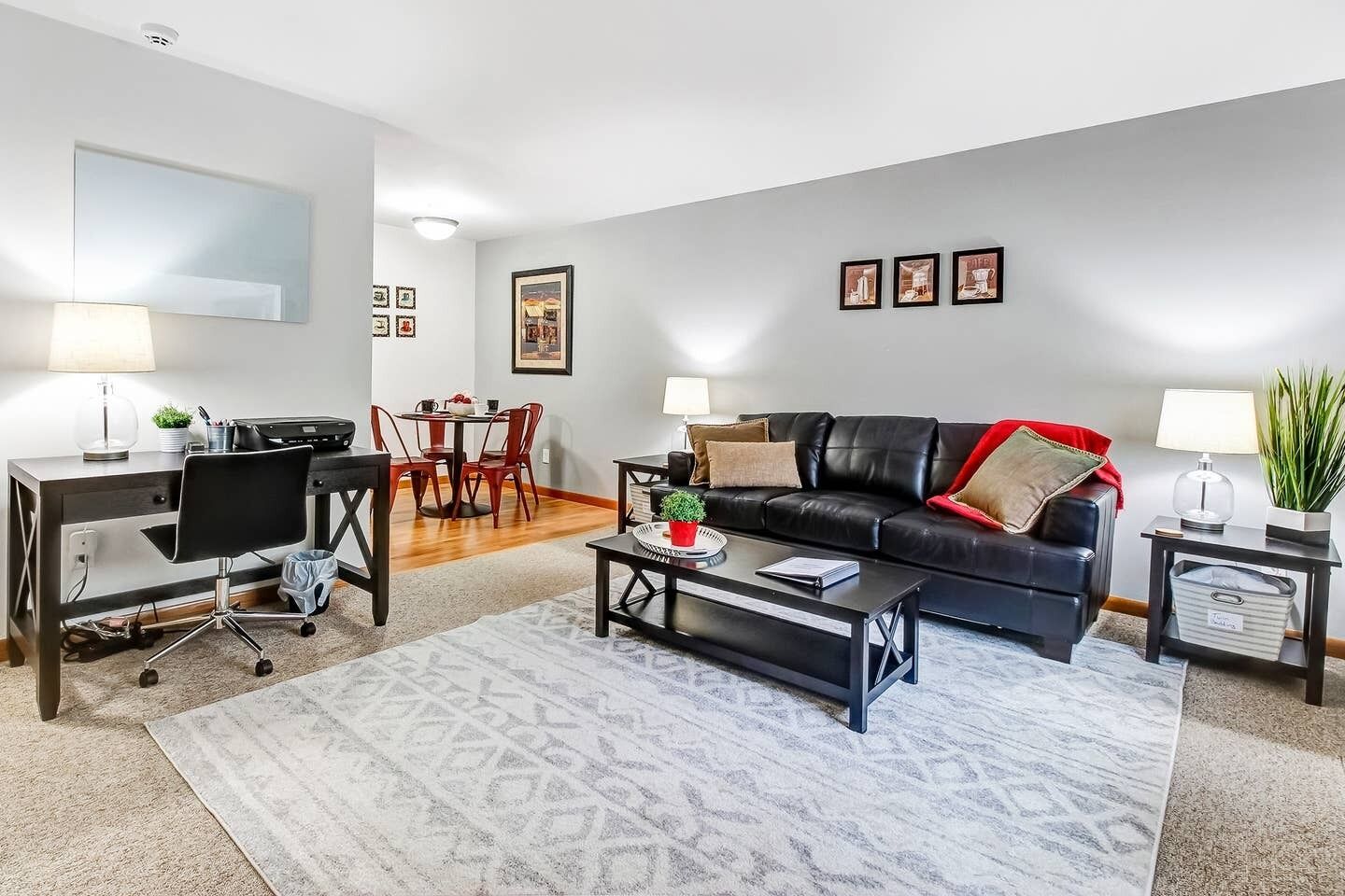 Near Froedtert - Fast WiFi - King Bed - No Cleaning Fee - Underground Parking