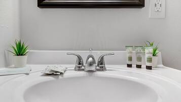 Combined shower/tub, hair dryer, towels, shampoo