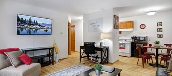 Underground Parking,Near Froedtert, King Bed, Fast WiFi