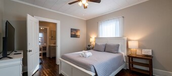 1 Block to Beach & Pleasure Pier | Nearby Playground / Dog Park / Splash Pad | Bikes | Grill
