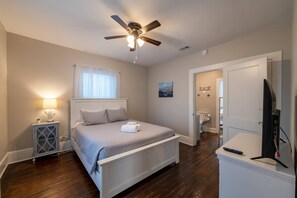 2 多间卧室、收费 WiFi、床单