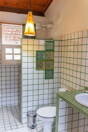 Suite Cinco | 浴室 | 淋浴設備、提供毛巾