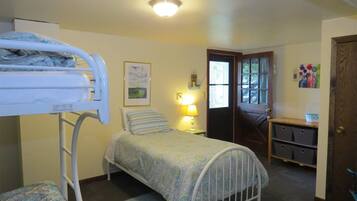 3 bedrooms, iron/ironing board, free WiFi