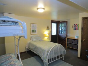 3 bedrooms, iron/ironing board, free WiFi