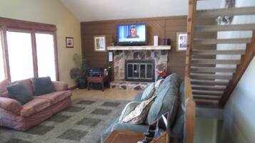 House | Living room | TV, fireplace