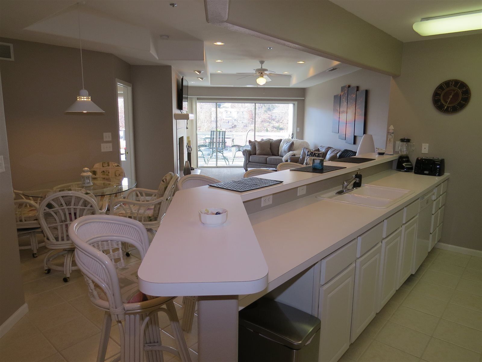 Nhà | Bếp riêng | Tủ lạnh, lò vi sóng, máy rửa bát, dụng cụ pha cà phê/trà 