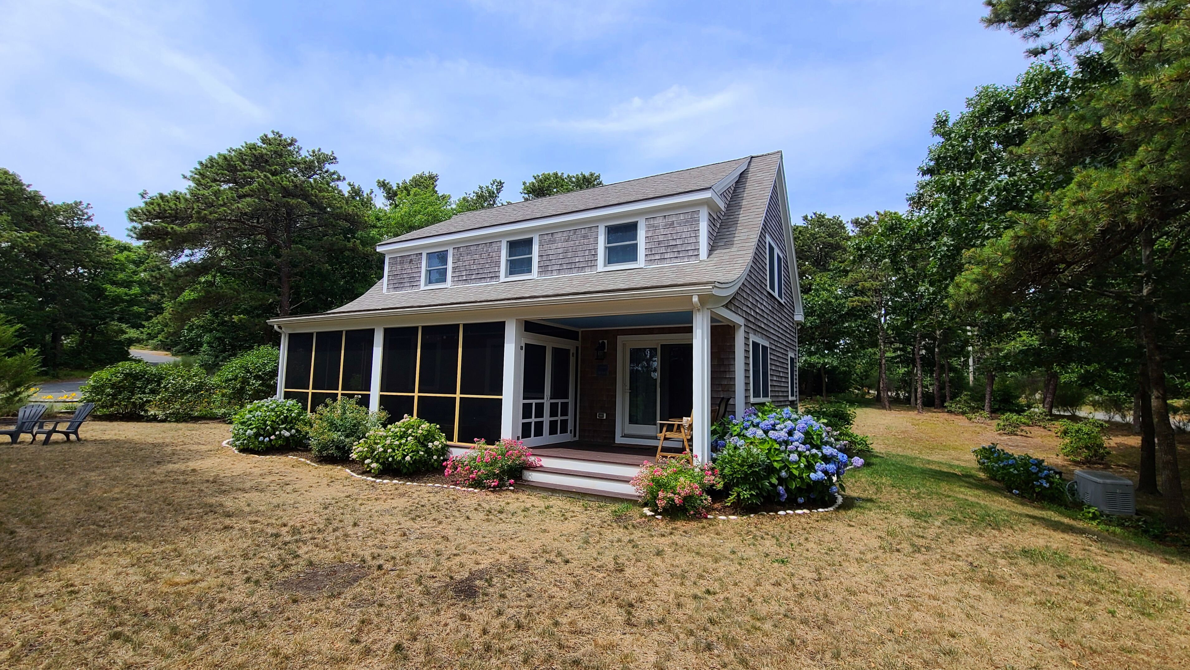 Bright & Spacious Bayside 3BD--A/C, Screened-in Farmer's Porch, Close to Town Center