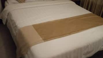 Escritorio, wifi gratis y ropa de cama