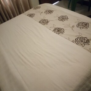 Desk, free WiFi, bed sheets - Skyline Hotel & Suites (Nakuru)
