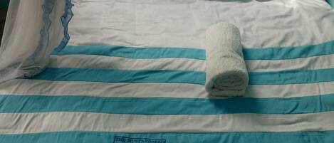 Single Room | Desk, free WiFi, bed sheets