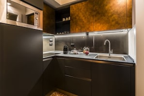 Fridge, microwave, coffee/tea maker, cookware/dishes/utensils