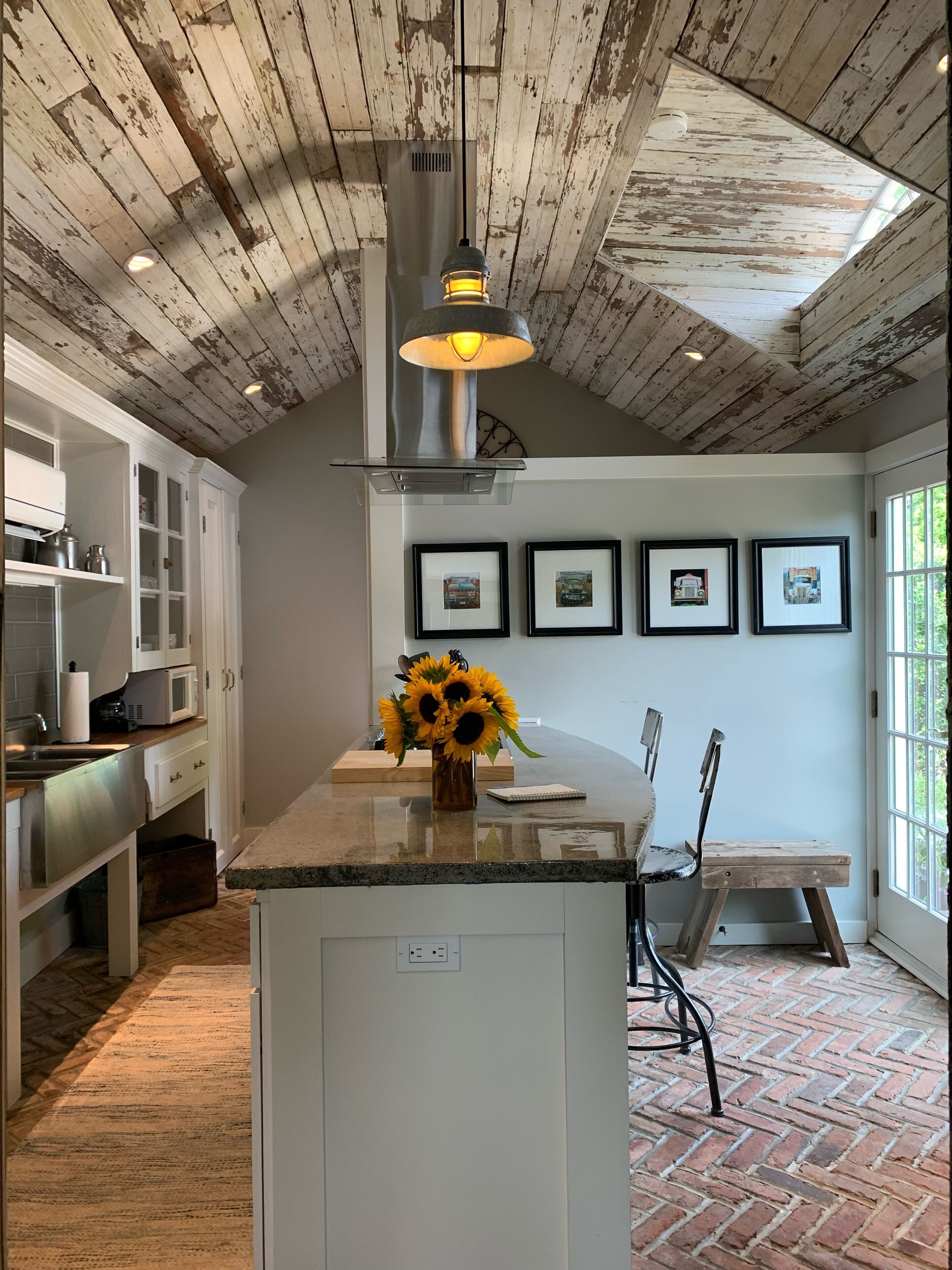 Quaint Cottage Close to LI Sound