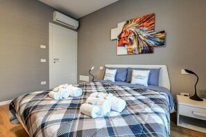 4 bedrooms, cots/infant beds