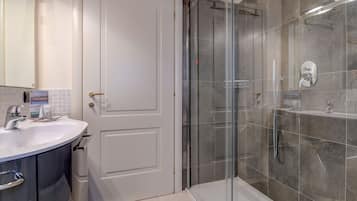 Shower, towels