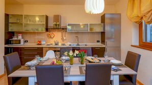 In-room dining - My Peschiera Family Home XL (Peschiera del Garda)