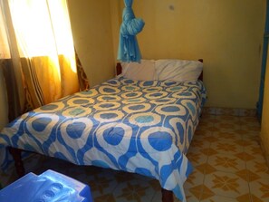 单人房 | 办公桌、熨斗/熨板、免费 WiFi、床单