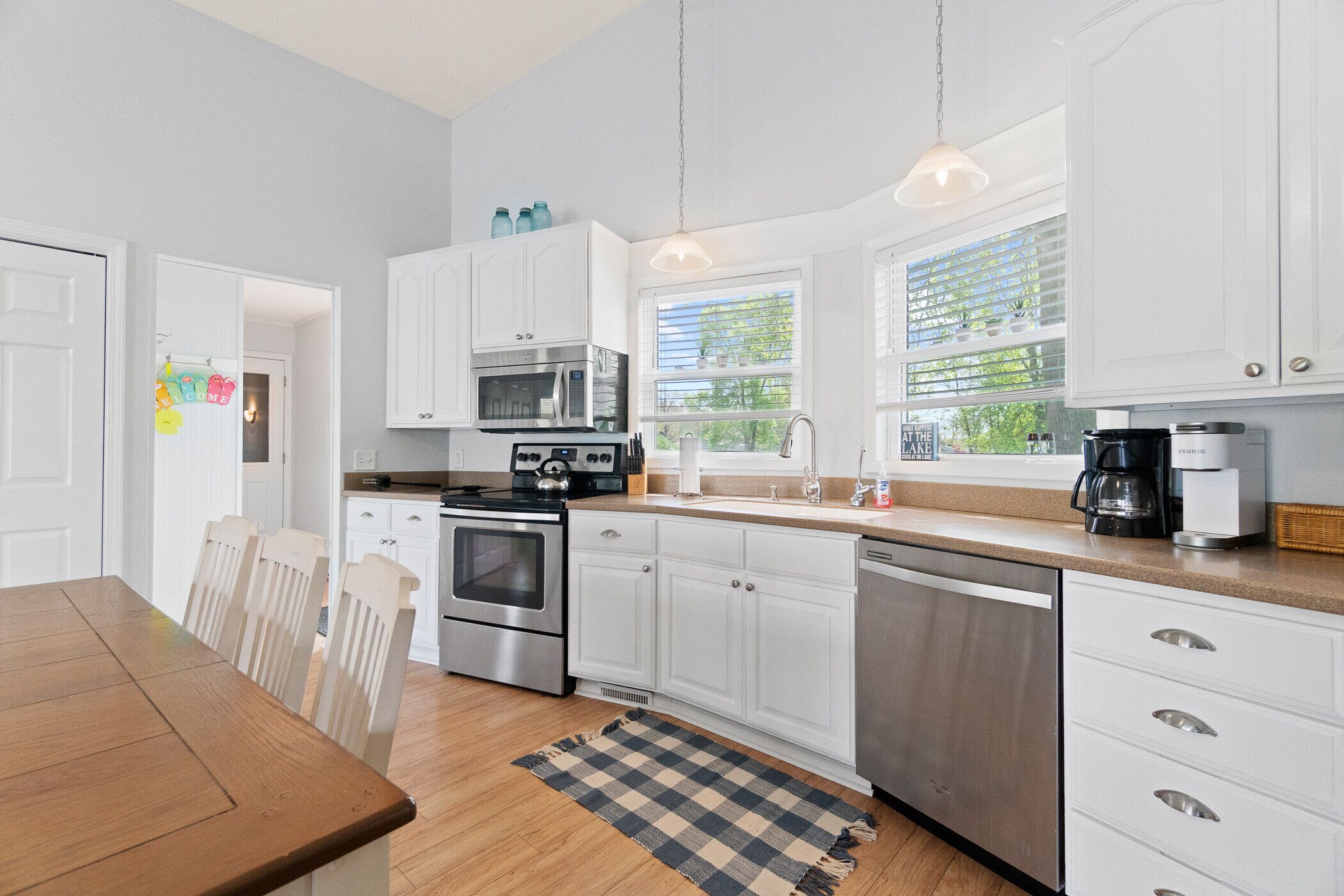 "Endless Summer” cozy, contemporary home on Dallas Lake, Wolcottville 