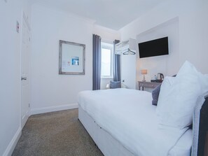 Standard Twin Room | Iron/ironing board, free WiFi, bed sheets - OYO Pier Hotel (Clacton-on-Sea)
