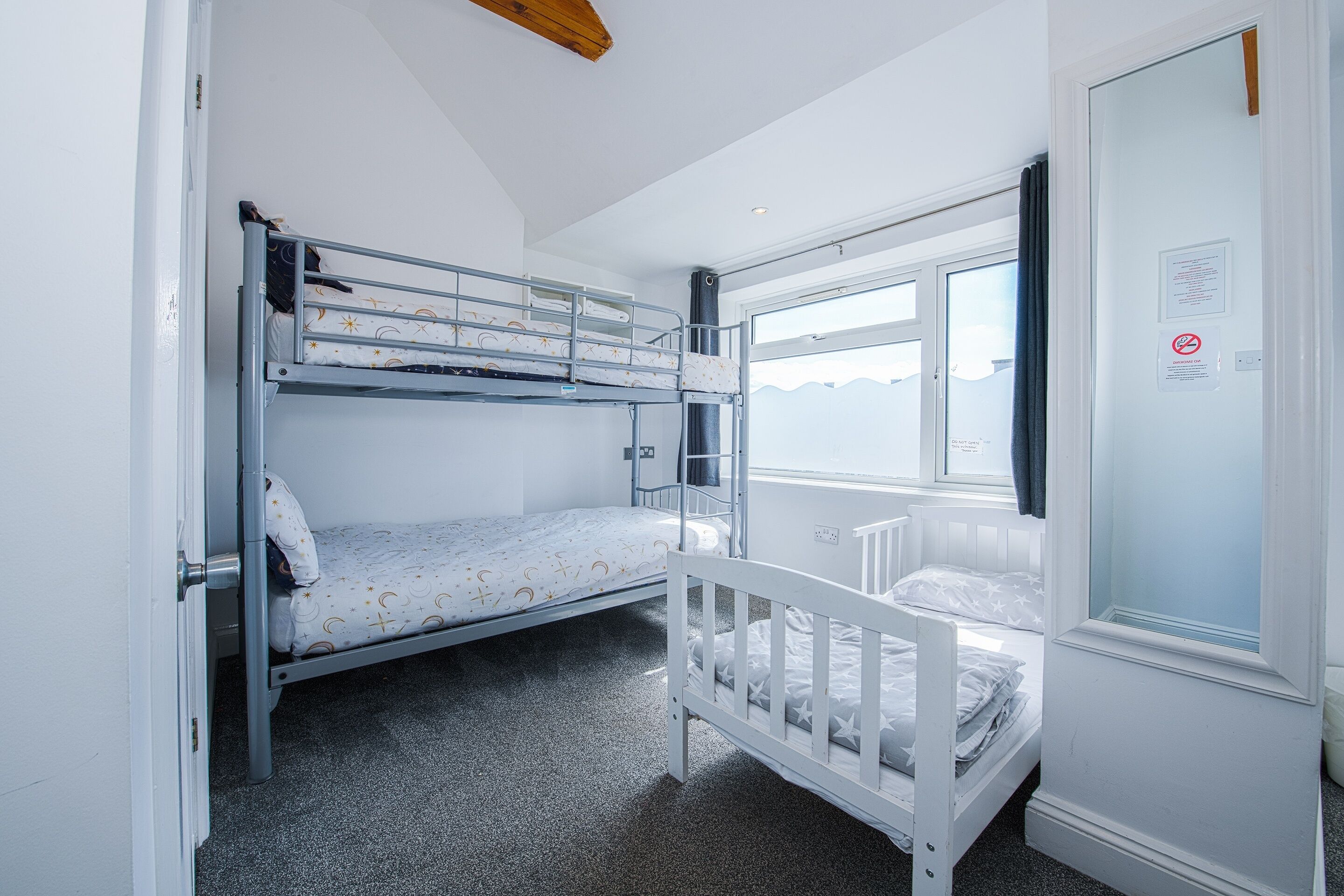 Iron/ironing board, free WiFi, bed sheets