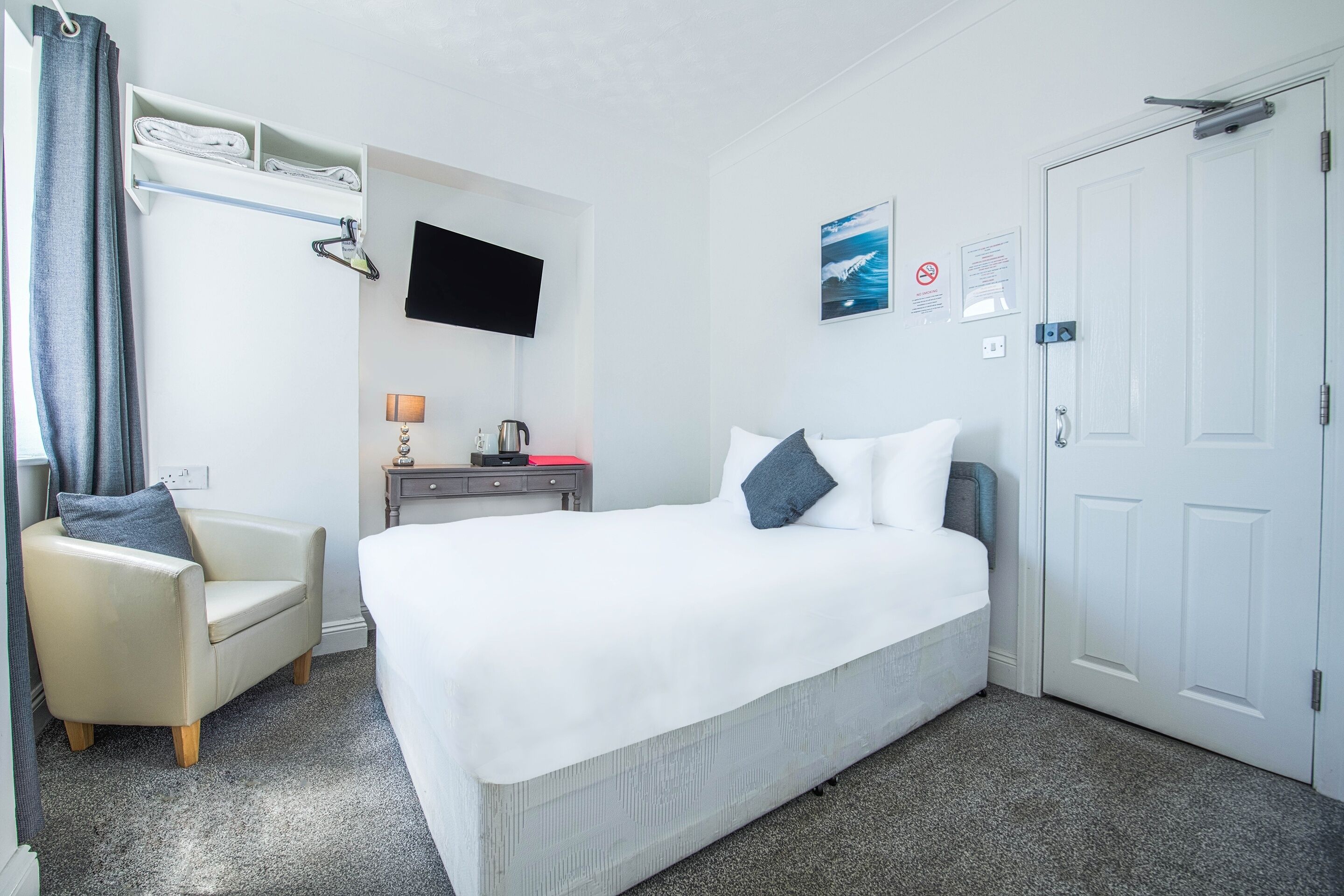 Standard Double Room | Iron/ironing board, free WiFi, bed sheets