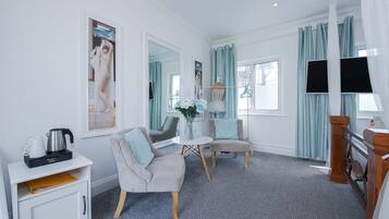 Chambre Quadruple Deluxe | Fer et planche à repasser, Wi-Fi gratuit, draps fournis
