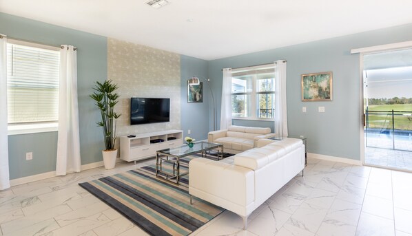 House, Multiple Beds, Private Pool | Living room