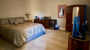 1 bedroom, desk, free WiFi, bed sheets
