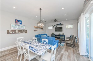 Casa de campo, varias camas, piscina privada, vistas a la piscina | Cocina privada | Frigorífico, microondas, placa de cocina y lavavajillas