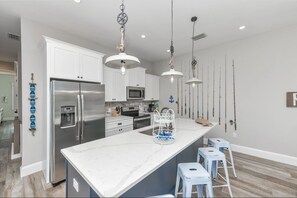 Casa de campo, varias camas, piscina privada, vistas a la piscina | Cocina privada | Frigorífico, microondas, placa de cocina y lavavajillas