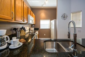 House, Multiple Beds, Private Pool, Pool View | Private kitchen