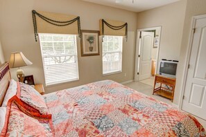 House, Multiple Beds, Hot Tub