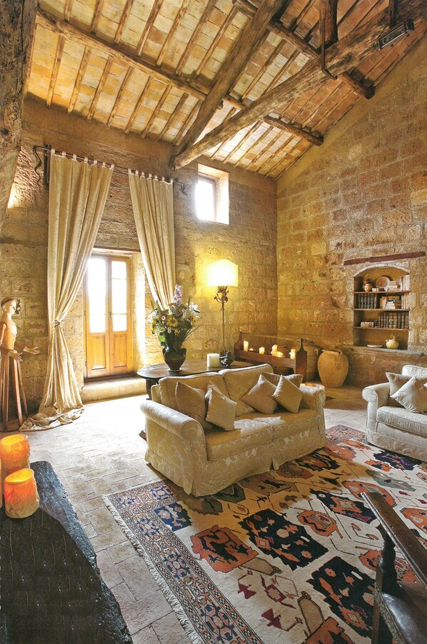 Interior - PARADISE OF THE INNOCENTI (Civita di Bagnoregio)