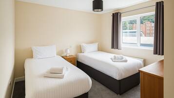 Laptopgeeigneter Arbeitsplatz, Bügeleisen/Bügelbrett, Bettwäsche