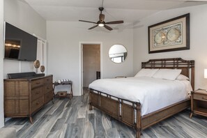 1 slaapkamer, een bureau, een strijkplank/strijkijzer, wifi