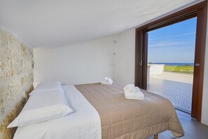 4 slaapkamers, een kluis op de kamer, een bureau